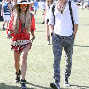 Vanessa Hudgens et son petit ami Austin Butler - People lors du 3ème jour du Festival de Coachella, le 13 avril 2014.