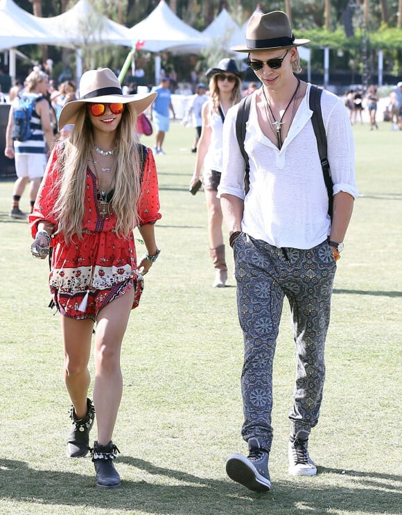 Vanessa Hudgens et son petit ami Austin Butler - People lors du 3ème jour du Festival de Coachella, le 13 avril 2014.