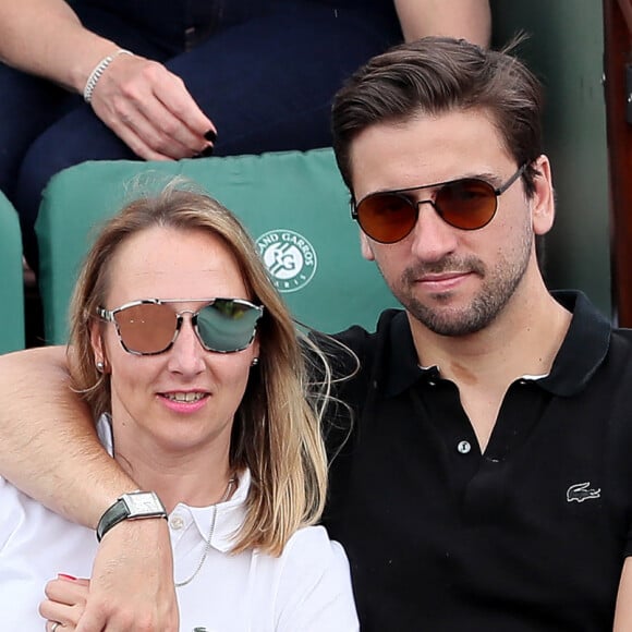 Audrey Lamy et son compagnon Thomas Sabatier dans les tribunes des internationaux de Roland Garros à Paris, France, le 31 mai 2018. © Cyril Moreau - Dominique Jacovides/Bestimage