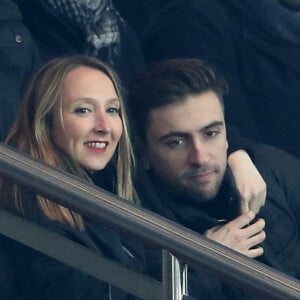 Audrey Lamy et son compagnon Thomas Sabatier - People au match de Ligue des Champions Psg - Ludogorets au Parc des Princes à Paris le 6 décembre 2016. © Cyril Moreau/Bestimage