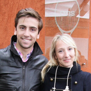 Audrey Lamy enceinte et son compagnon Thomas Sabatier lors des internationaux de tennis de France de Roland Garros à Paris, le 30 mai 2010.