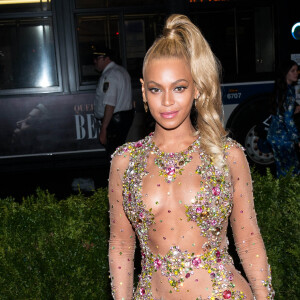 Beyoncé Knowles - Soirée Costume Institute Gala 2015 (Met Ball) au Metropolitan Museum célébrant l'ouverture de Chine: à travers le miroir à New York, le 4 mai 2015.