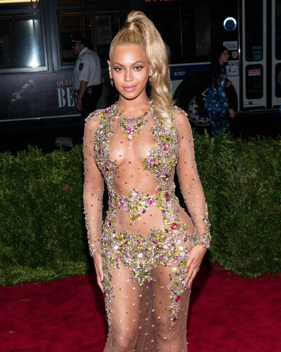 Beyoncé Knowles - Soirée Costume Institute Gala 2015 (Met Ball) au Metropolitan Museum célébrant l'ouverture de Chine: à travers le miroir à New York, le 4 mai 2015.