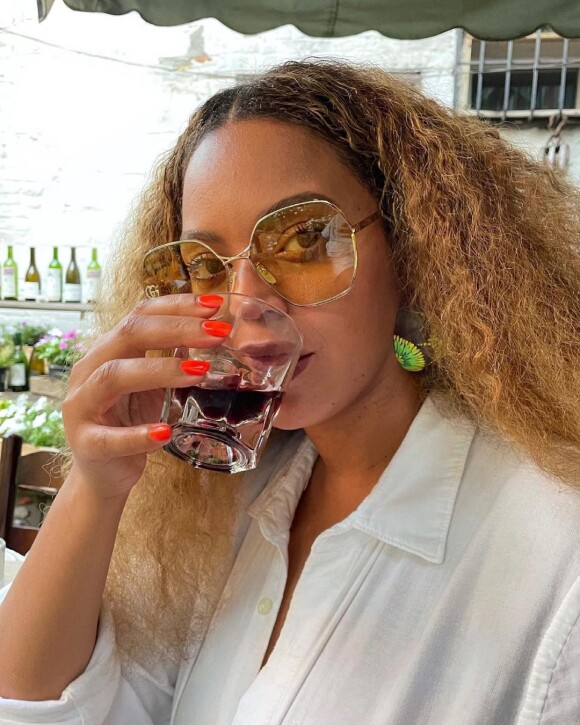 Beyoncé fait la couverture du "Harper's Bazaar US" et parle de ses problèmes de poids et de santé.