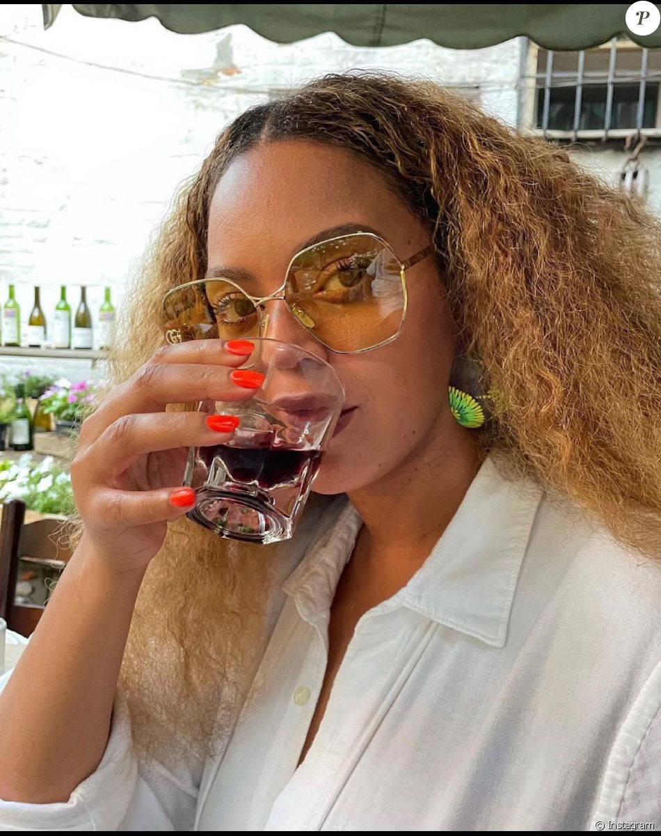 Beyoncé fait la couverture du "Harper's Bazaar US" et parle de ses problèmes de poids et de santé.