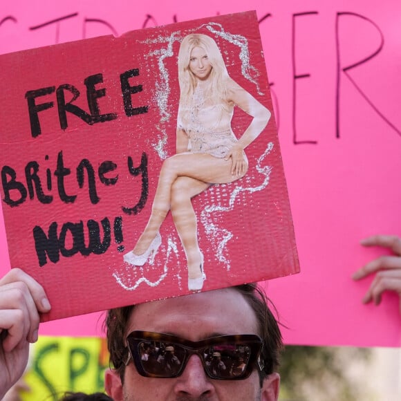 Des supporters de Britney Spears devant le tribunal Stanley Mosk à Los Angeles, le 14 juillet 2021