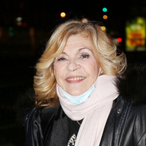 La chanteuse Nicoletta quitte les studios de RTL à Paris le 8 février 2021 © Panoramic / Bestimage 