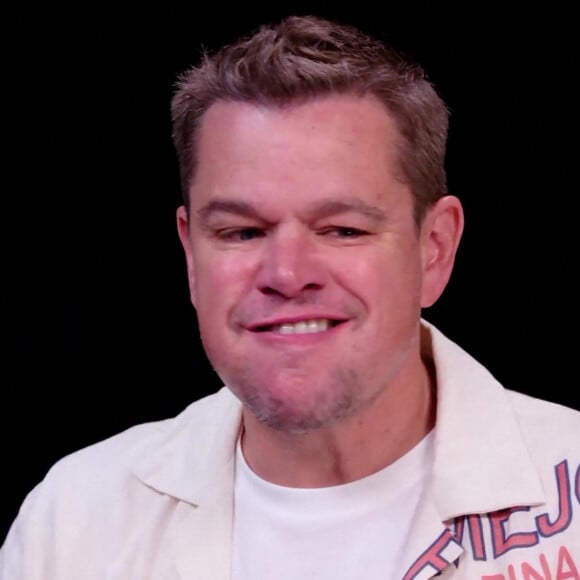 Matt Damon mange des Spicy Wings dans l 'émission Hot Ones, le 11 août 2021 