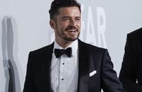 Orlando Bloom les fesses à l'air en public : il pose (encore) nu et taquine Katy Perry