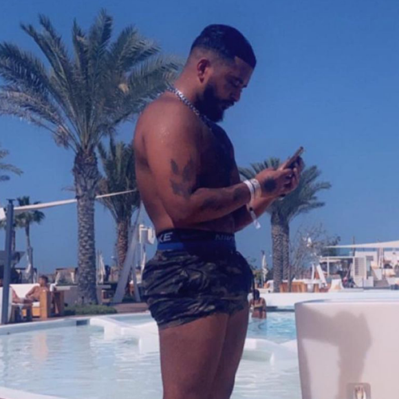 Slimane a régalé ses abonnés Instagram en postant une photo de lui torse nu.