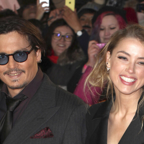 Johnny Depp et sa fiancée Amber Heard - Première du film "Charlie Mortdecai" à l'Empire, Leicester Square, à Londres, le 19 janvier 2015.