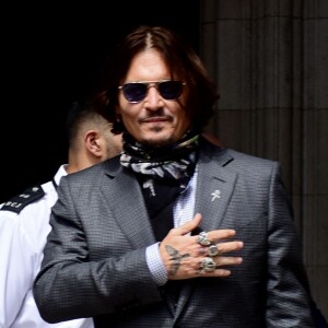 Johnny Depp à son arrivée à la cour royale de justice à Londres, pour le procès en diffamation contre le magazine "The Sun" à Londres.