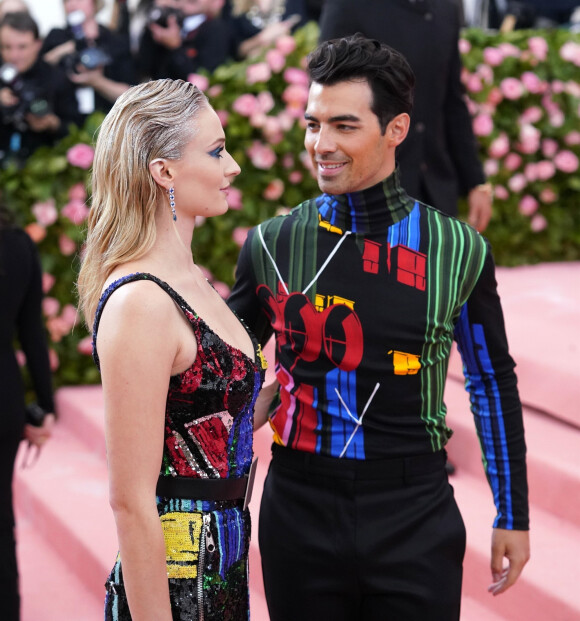 Sophie Turner et Joe Jonas à la 71ème édition du MET Gala sur le thème "Camp: Notes on Fashion" au Metropolitan Museum of Art à New York, le 6 mai 2019. En février 2020, il est révélé que le couple attend son premier enfant.