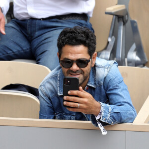 Jamel Debbouze dans les tribunes des internationaux de France Roland Garros à Paris le 12 juin 2021. © Dominique Jacovides / Bestimage 