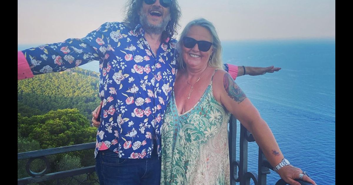 Valérie Damidot file le parfait amour avec son compagnon de longue date Régis Viogeat. Purepeople