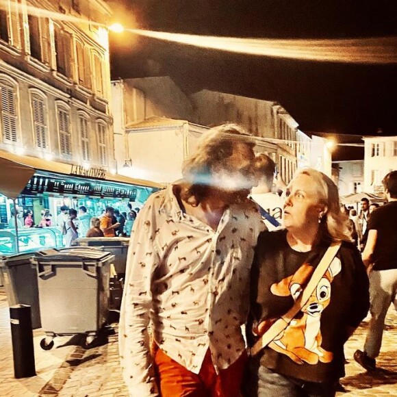 Valérie Damidot file le parfait amour avec son compagnon de longue date Régis Viogeat.