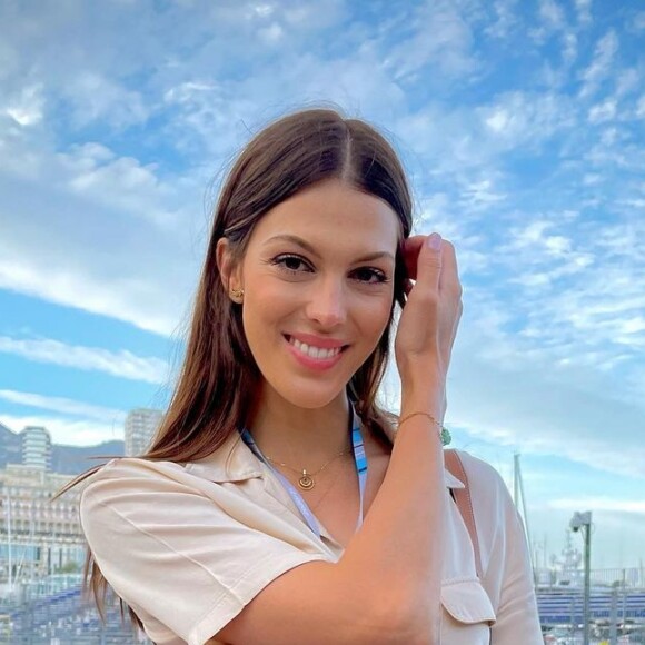 Iris Mittenaere, Miss France et Miss Univers 2016, se dévoile divine sur Instagram.