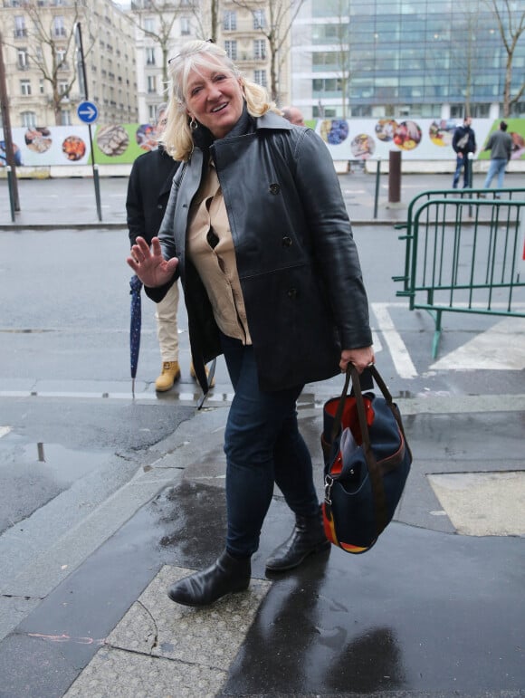 Exclusif - Charlotte de Turckheim arrive dans les studios RTL à Paris. Le 16 décembre 2019. © Jonathan Rebboah / Panoramic / Bestimage