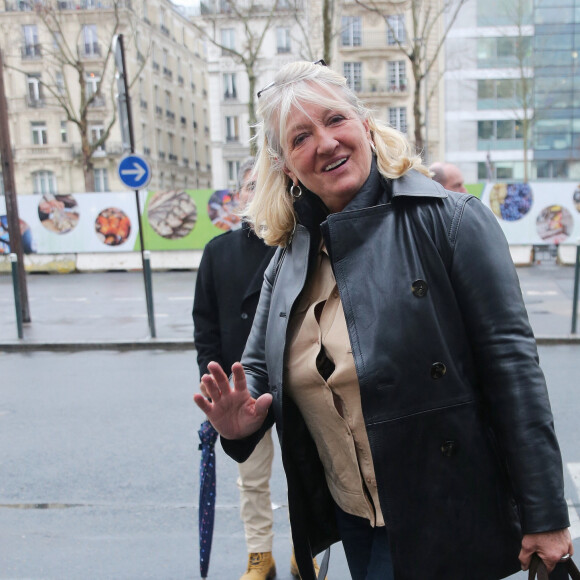 Exclusif - Charlotte de Turckheim arrive dans les studios RTL à Paris. Le 16 décembre 2019. © Jonathan Rebboah / Panoramic / Bestimage