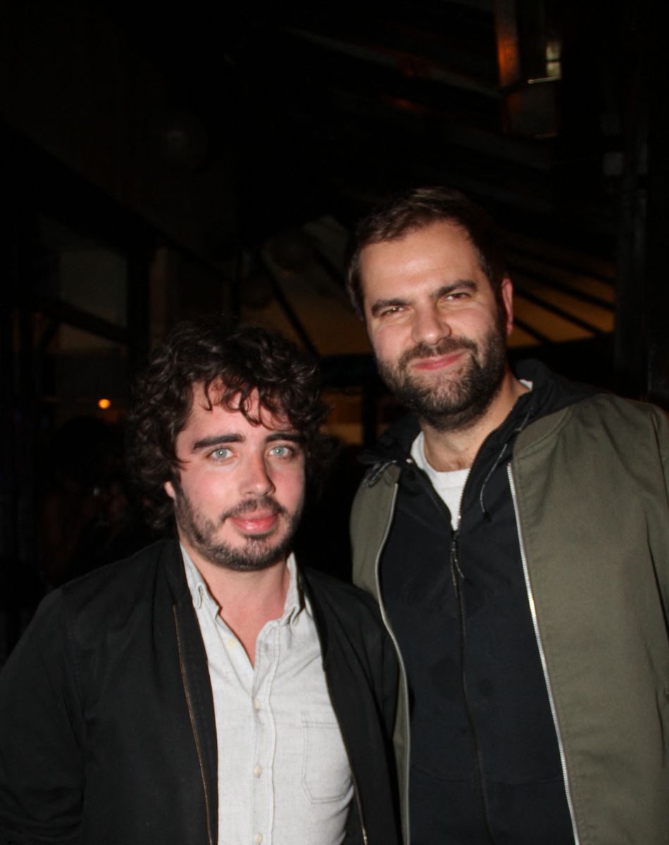 Éric Metzger et Quentin Margot - Les deux lauréats, P. Ducrozet et J. Zarca, se partagent le prix de Flore 2017 au Café de Flore à Paris, France, le 8 novembre 2017 . Ils sont respectivement distingués pour "L'invention des corps" (Actes Sud) et "Paname Underground" (Goutte d'Or). © Philippe Baldini/Bestimage