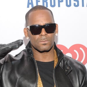 Le rappeur R. Kelly (Robert Sylvester Kelly), accusé d'agressions sexuelles est lâché par Sony  Music