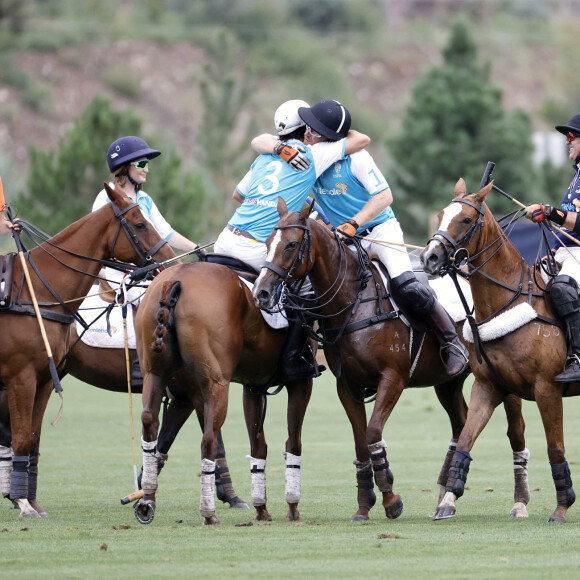 Le prince Harry, duc de Sussex, remporte un match de polo caritatif en marquant deux des trois buts victorieux à Aspen lors du Sentebale ISPS Handa Polo Cup. A cette occasion, près de 3,5 millions de dollars ont été collectés pour soutenir les enfants vulnérables, touchés par des conditions extrêmes de pauvreté, les inégalités et l'épidémie de VIH/SIDA en Afrique australe. Le joueur de polo argentin Nacho Figueras, ambassadeur de Sentebale et co-fondateur de l'association, était aux côtés du prince Harry dans l'équipe Sentebale qui a affronté celle de Royal Salute et l'U.S Polo Assn.