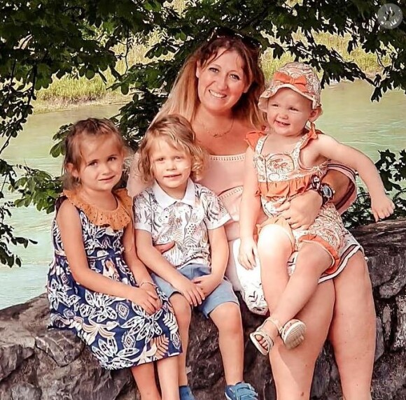 Cindy Van Der Auwera de "Familles Nombreuses, la vie en XXL" avec ses trois plus jeunes enfants