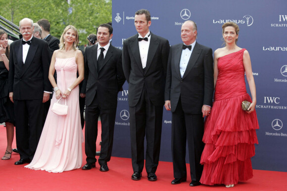 Juan Carlos et Corinna Zu Sayn-Wittgenstein (en robe rose) à Barcelone en 2006.