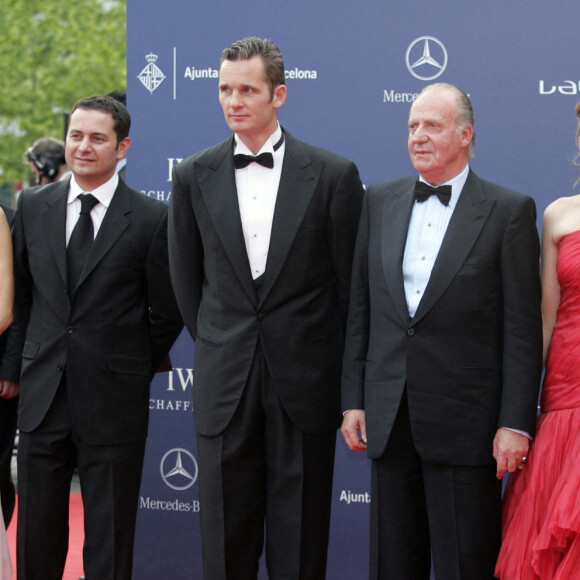 Juan Carlos et Corinna Zu Sayn-Wittgenstein (en robe rose) à Barcelone en 2006.