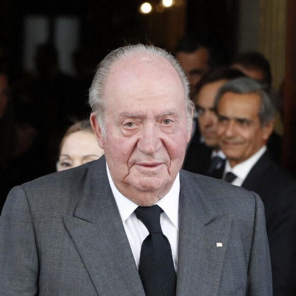 Le roi Juan Carlos Ier, la reine Sofia, Ana Pastor et Pedro Sanchez arrivent pour se recueillir à la chapelle ardente où repose la dépouille d'Alfredo Perez Rubalcaba qui fut vice-président du Conseil des Ministres et Ministre de l'Intérieur au Parlement à Madrid, le 11 mai 2019.