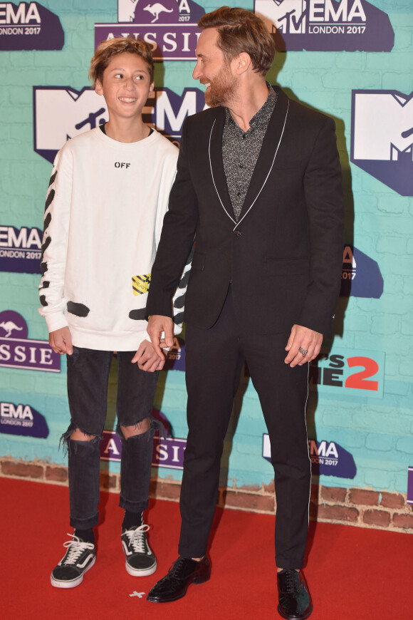 David Guetta et son fils Tim Elvis à la soirée MTV Europe Music Awards au Arena Wembley à Londres, le 12 novembre 2017 © CPA/Bestimage
