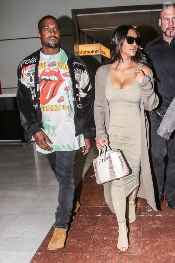 Kim Kardashian et son mari Kanye West arrivent à l'aéroport de Roissy-Charles-de-Gaulle, puis vont déjeuner au restaurant "L'Avenue" à Paris.