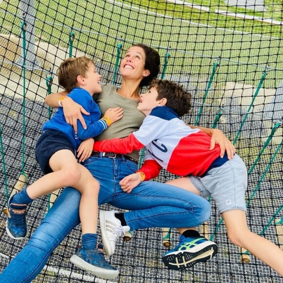 Clémence Castel (Koh-Lanta), en couple avec Marie et heureuse avec ses enfants Louis et Marin.