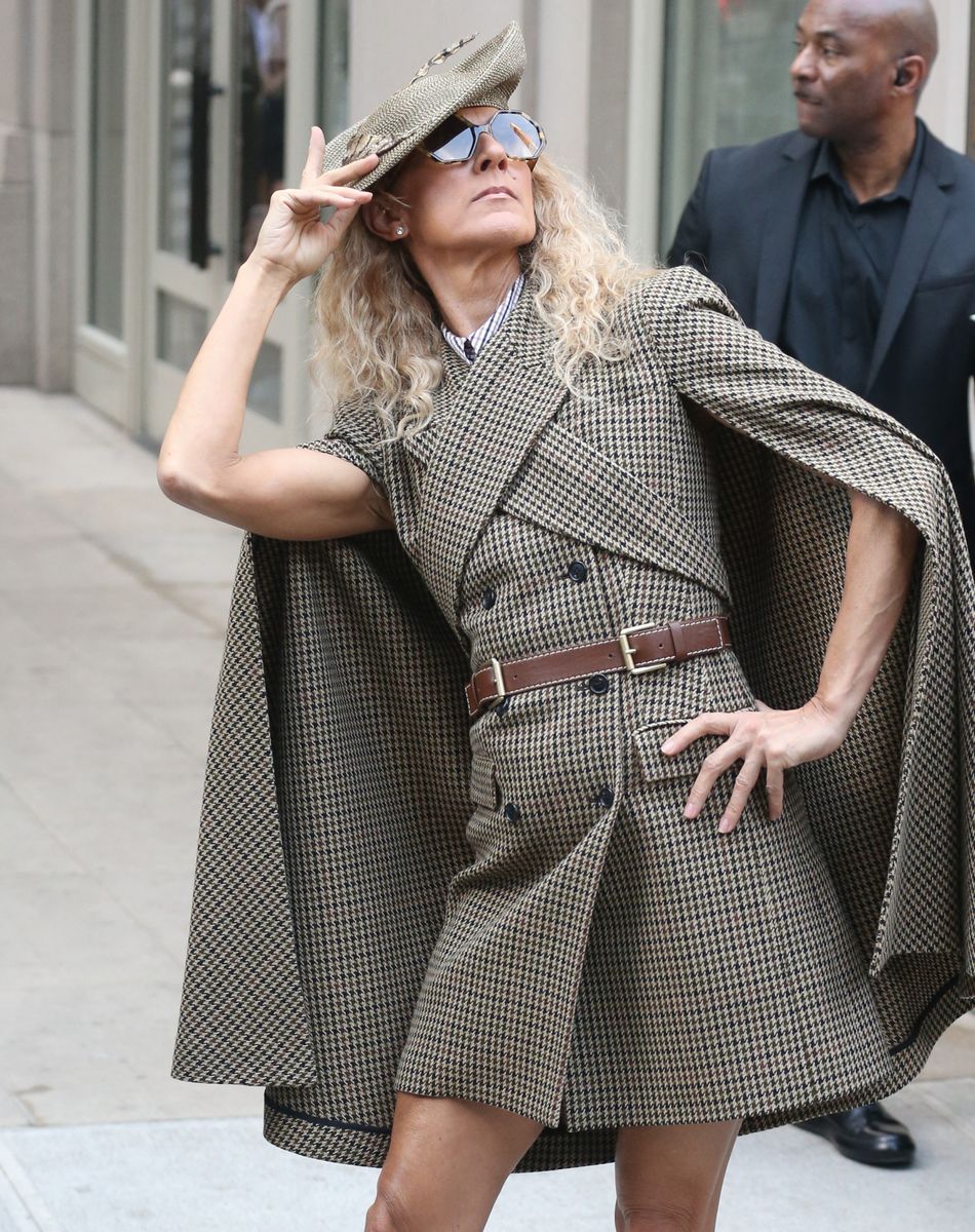 Céline Dion prend la pose pour les photographes à New York, le 5 mars 2020.