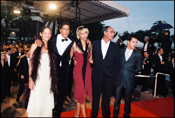 Marion Cotillard, Samy Naceri, Emma Sjoberg, Gérard Pires et Frédéric Diefenthal présentent le film "Taxi" au Festival de Cannes en 1998. 