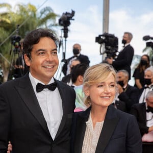 Patrick Cohen et Anne-Elisabeth Lemoine - Montée des marches du film " Annette " lors de la cérémonie d'ouverture du 74ème Festival International du Film de Cannes. Le 6 juillet 2021 © Borde-Jacovides-Moreau / Bestimage 