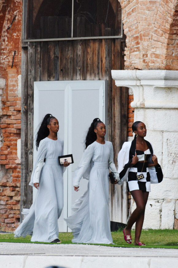 Les filles de Diddy, Chance, Chance, Jessie and D'Lila Combs, assistent au défilé Dolce & Gabbana, collection "Alta Sartoria", à Venise le 30 août 2021.