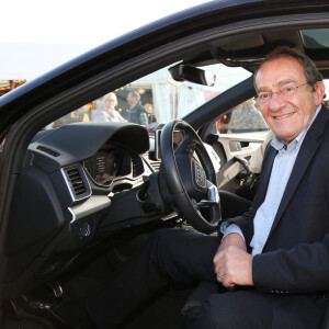 Jean-Pierre Pernaut reçoit le Prix Saint-Roch (Saint Patron des antiquaires) lors de la 96ème édition de la foire de Chatou (la plus célèbre et ancienne foire à la brocante de France) en France, le 14 mars 2018. © Denis Guignebourg/Bestimage