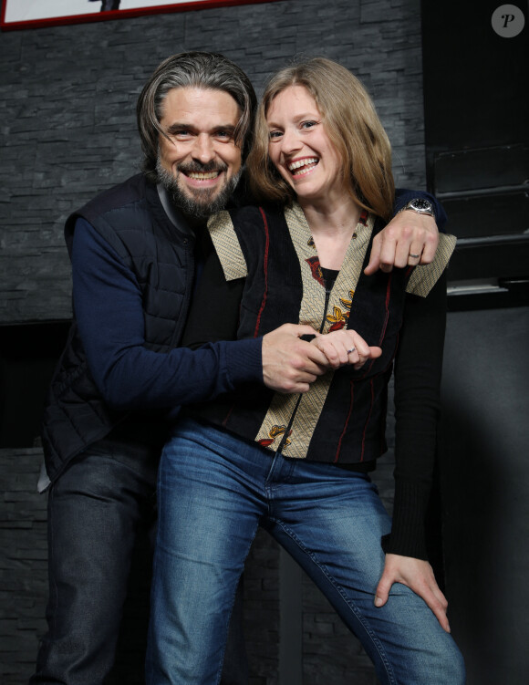 Exclusif - Anthony Dupray et Magalie Madison lors d'un rendez-vous pour la pièce "Derniers Baisers" au théâtre de la Grande Comédie à Paris le 18 Avril 2019. © Denis Guignebourg / Bestimage