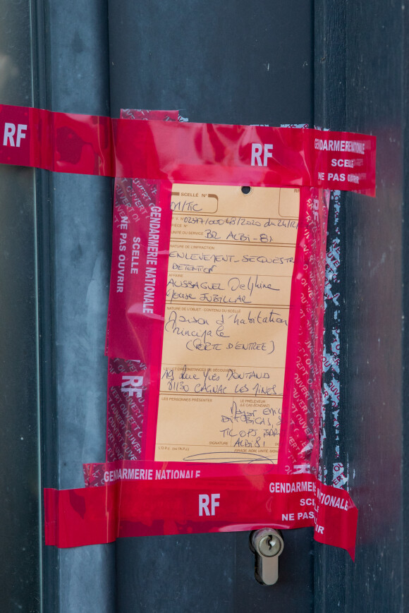 La maison en construction de Delphine Jubillar (Aussaguel) , disparue sans laisser de traces depuis le 16 décembre 2020 à Cagnac les Mines dans le Tarn. Un gendarme et une équipe du service des eaux ont mené des investigations pour chercher des traces dans le réseau raccordé à la maison. Le 7 janvier 2021. © Frédéric Maligne / Bestimage