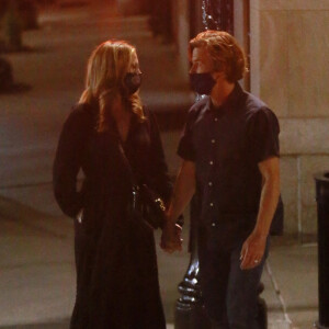 Exclusif - Julia Roberts et son mari Danny Moder sont allés dîner en amoureux à New York, le 6 août 2021.