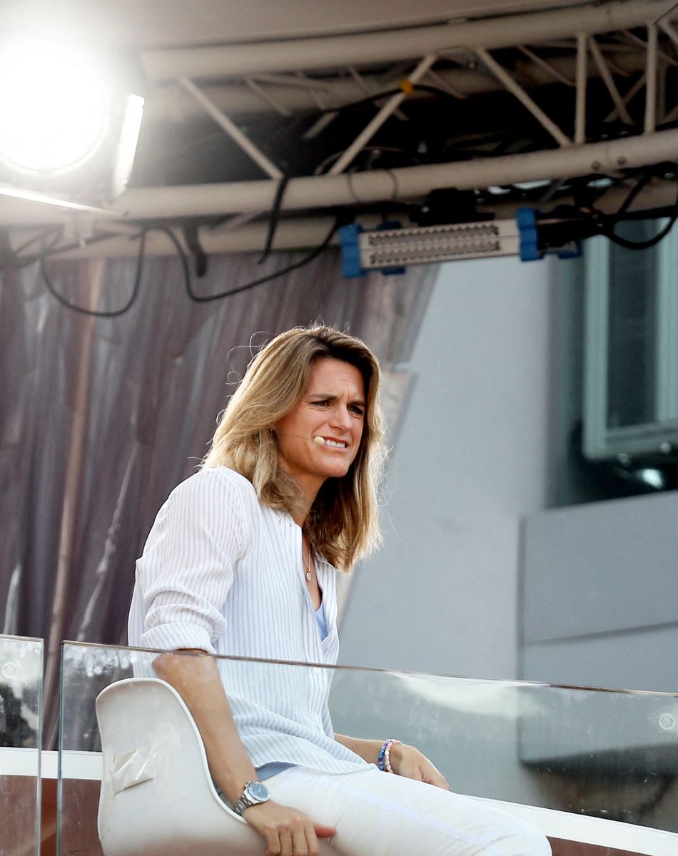 Amélie Mauresmo dans les tribunes des Internationaux de France de Tennis de Roland Garros à Paris. Le 10 juin 2021 © Dominique Jacovides / Bestimage