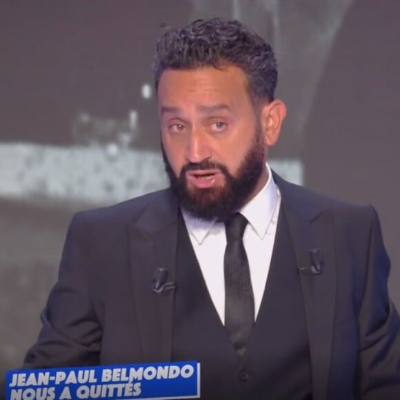 Cyril Hanouna fond en larmes dans "Touche pas à mon poste" en évoquant Jean-Paul Belmondo, mort le 6 septembre 2021