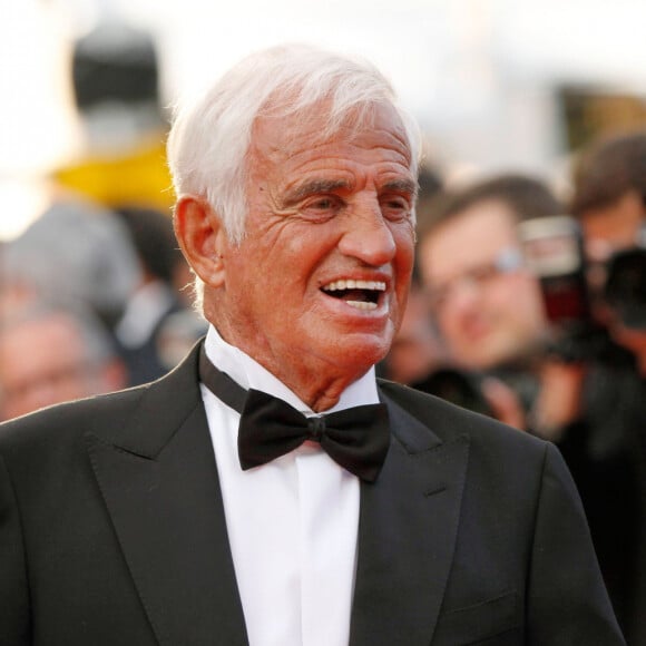 Jean-Paul Belmondo lors de la montée des marches du film "The Beaver" - 64e Festival de Cannes