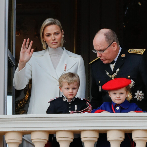 La princesse Charlène de Monaco, le prince Albert II de Monaco, le prince Jacques et la princesse Gabriella au balcon du palais lors de la Fête nationale monégasque à Monaco. Le 19 novembre 2019 © Claudia Albuquerque / Bestimage 