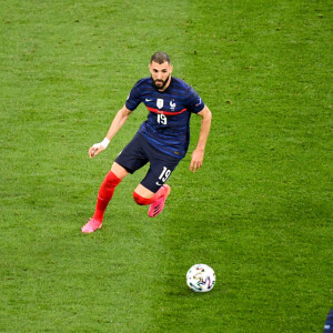 Karim Benzema - Match de football de l'Euro 2020 : La France s'incline devant la Suisse après les tirs au but au stade Arena Nationala à Bucarest le 28 juin 2021. © Anthony Bibard / FEP/Panoramic / Bestimage