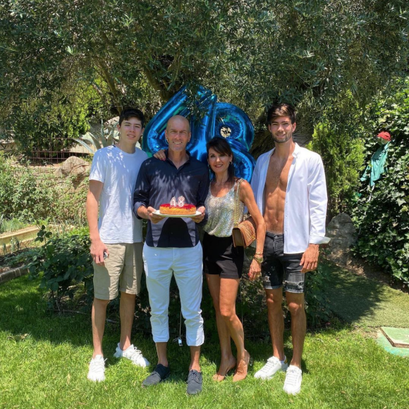 Zinédine Zidane, son épouse Véronique et leurs deux plus jeunes fils, Elyaz et Théo. Juin 2020.