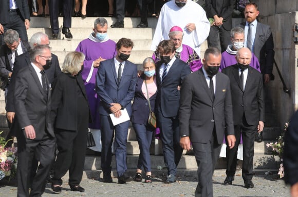 Maryvonne et François Pinault, Louis et Charles ( les fils de Florence), la famille et les proches de la défunte - Sorties des obsèques de Florence Rogers-Pinault en l'Église Saint-Sulpice à Paris, le 8 septembre 2021.