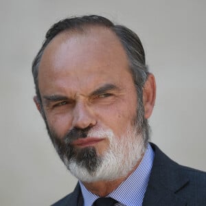 L'ancien premier ministre Edouard Philippe - Le président de la République, Emmanuel Macron lors de la cérémonie d'adieu aux armes du Général François Lecointre, à l'hôtel national des Invalides © Eliot Blondet / Pool / Bestimage 