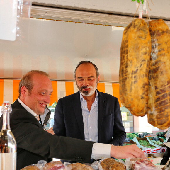 Edouard Philippe, maire de la ville du Havre et ancien Premier ministre, accompagné du maire de la ville Laurent Marcangeli, en campagne pour soutenir L.Marcangeli à Ajaccio, Corse, France, le 7 juin 2021. © Gérard Pierlovisi/Panoramic/Bestimage
